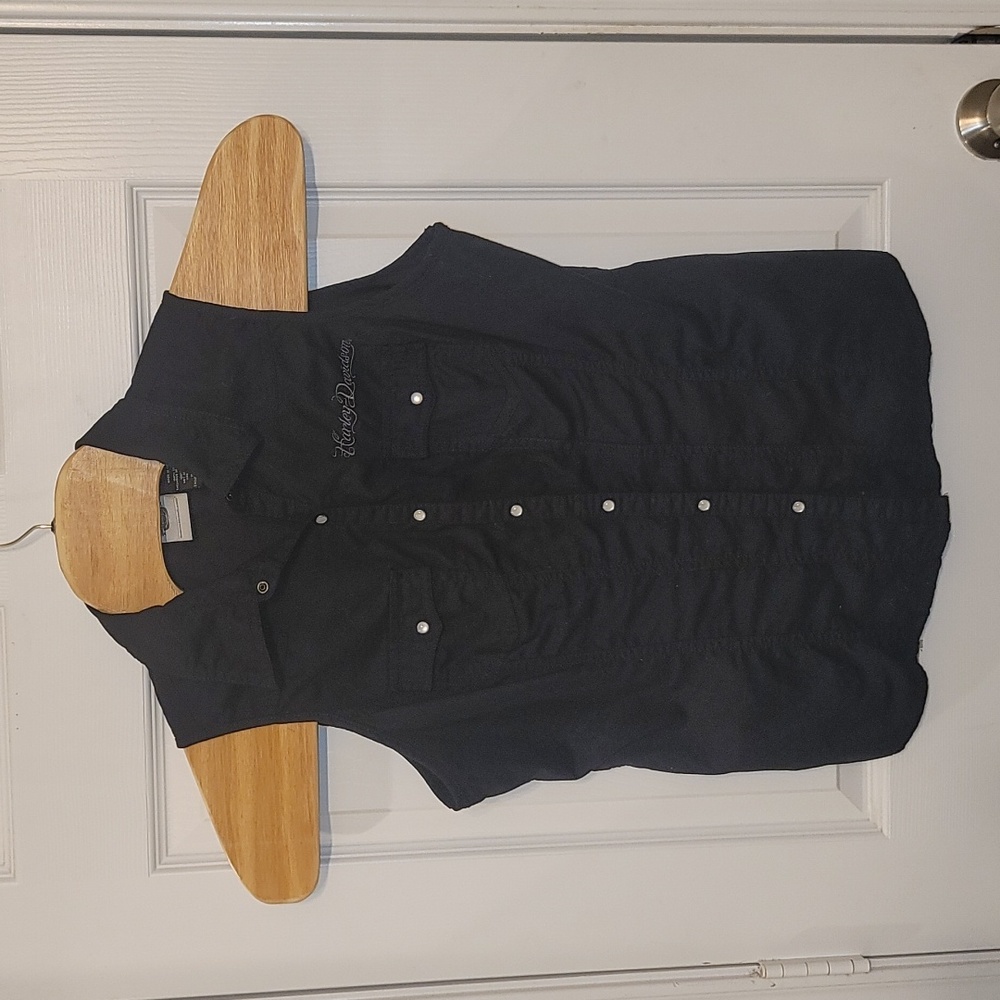 Harley Davidson Women's large Black Button up sleeveless shirt.
